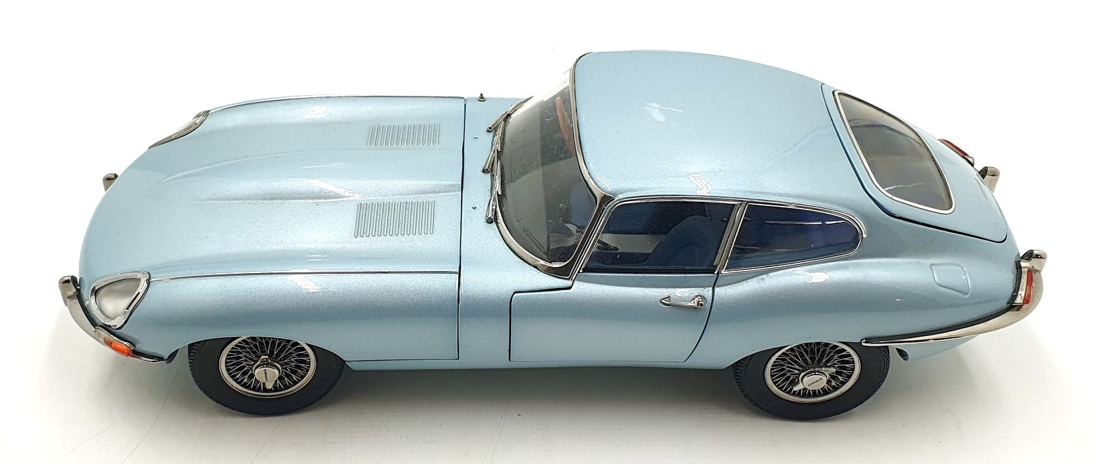 Kyosho 1/18 Scale Diecast DC19526A - Jaguar E-Type Coup - Met Light Blue