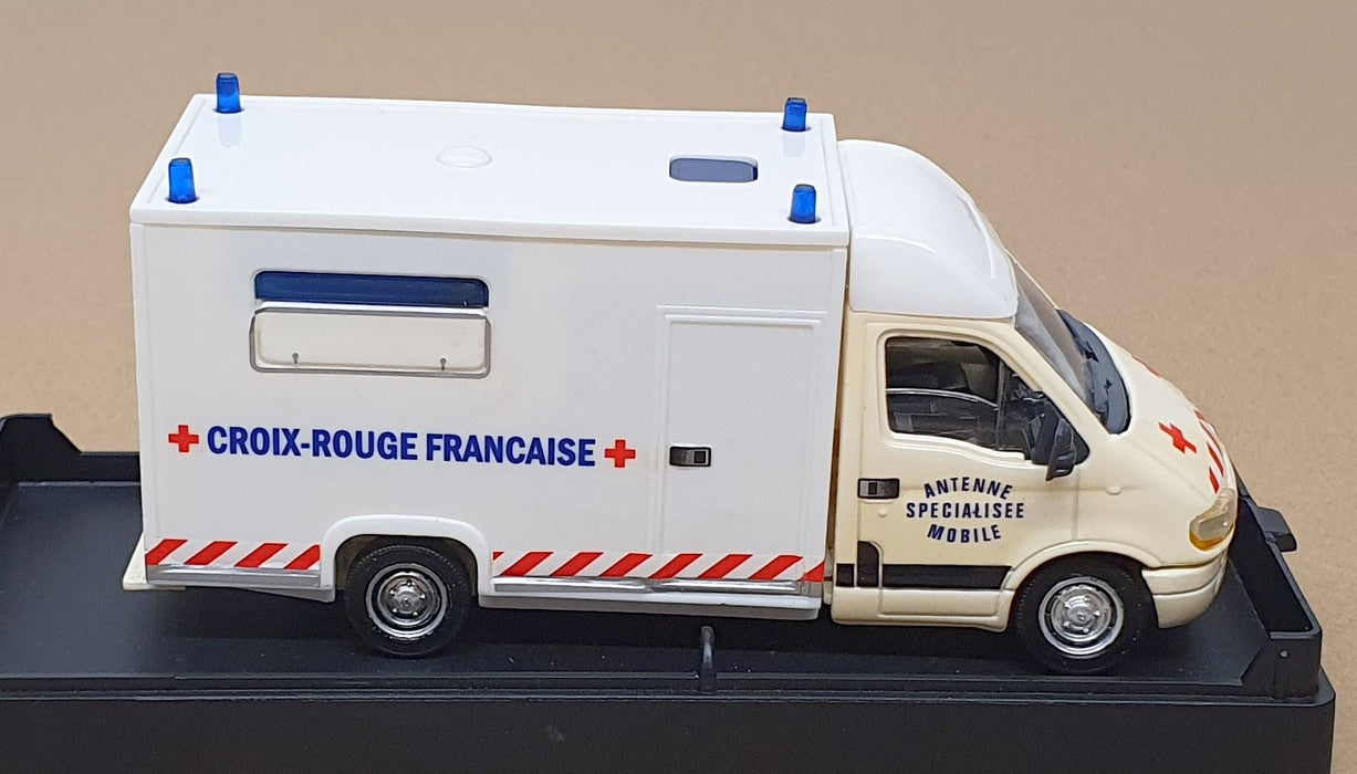 Solido 1/50 Scale 98014 - Renault Master Croix Rouge Ambulance - White