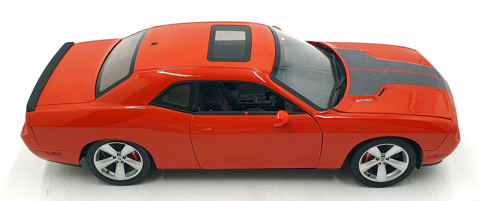 Highway 61 1/18 Scale Diecast 50718 - 2008 Dodge Challenger SRT 8 - Red