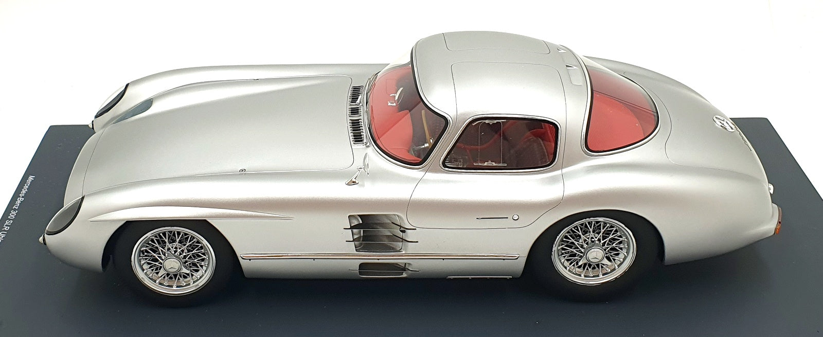 Spark 1/12 Scale 45 005 2700 - Mercedes-Benz 300 SLR Uhlenhaut Coupe - Silver