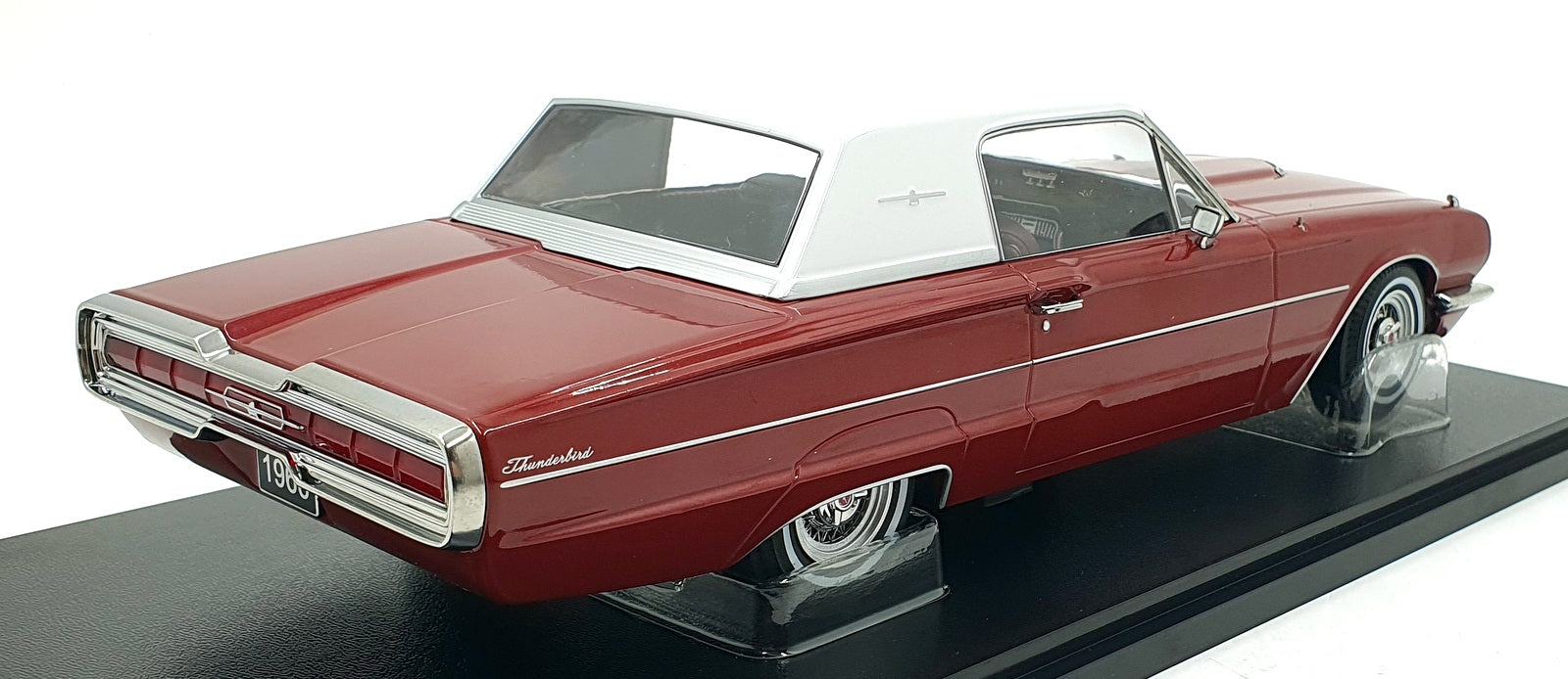 KK Scale 1/18 Scale KKDC181381 - 1966 Ford Thunderbird Coupe - Red/White