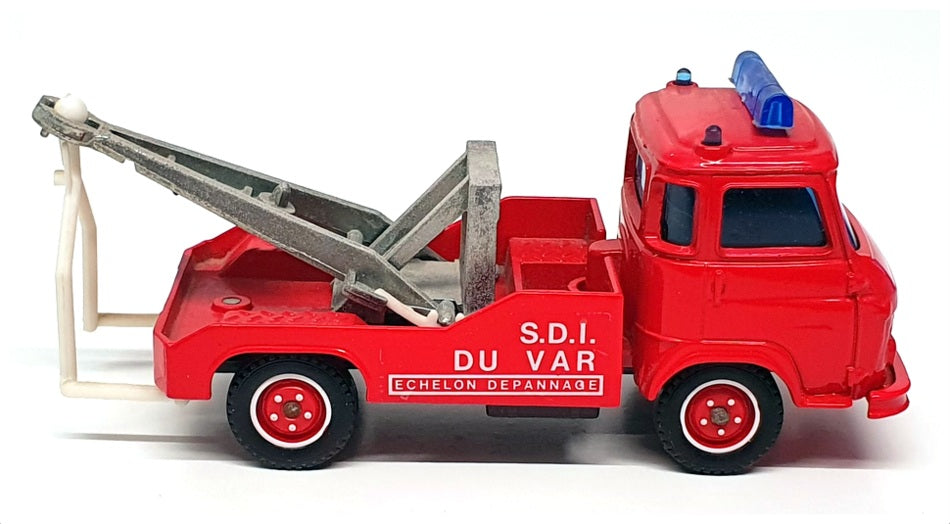 Solido 1/50 Scale 2102 - Renault Saviem SG4 Fire Tow Truck - Red