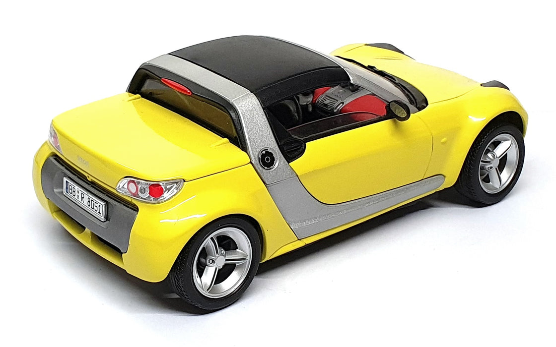 Burago 1/18 Scale Diecast 26725N - Smart - Yellow 