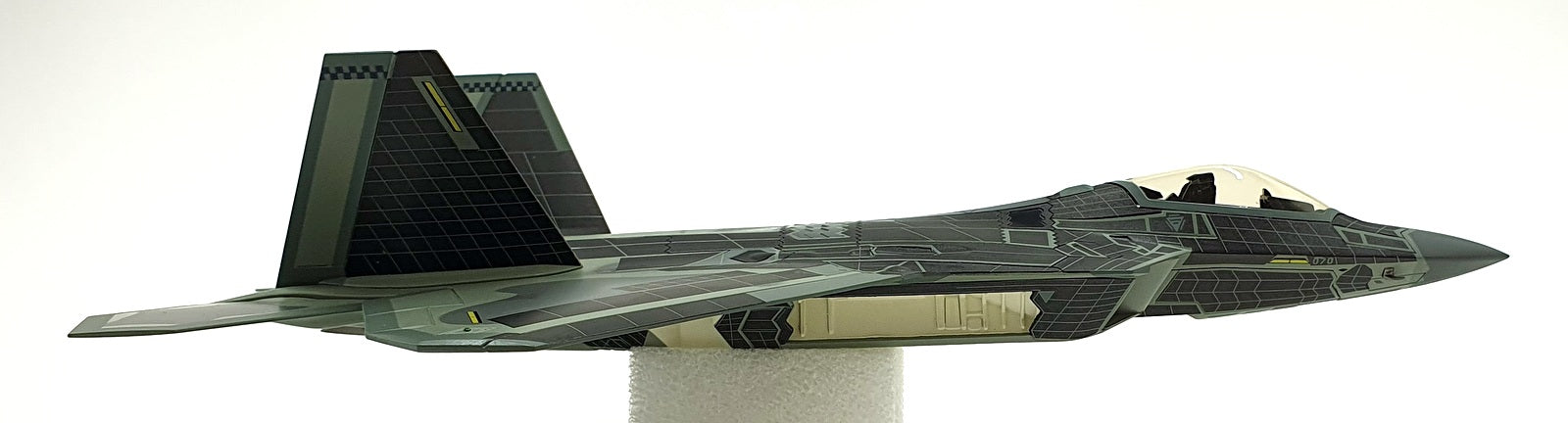 Hobby Master 1/72 Scale HA2828 - 2022 F-22 Raptor "Symbiote" 04-4070 Aircraft