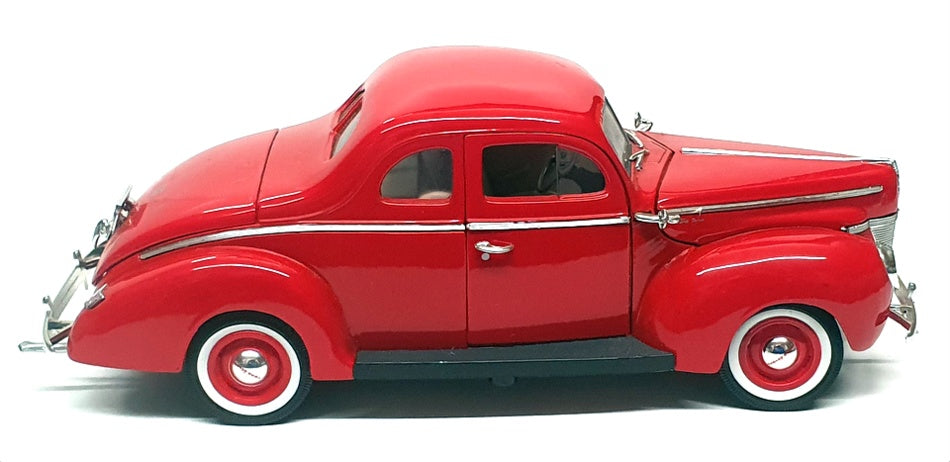Motor Max 1/18 Scale Diecast 27623H - 1940 Ford Sedan - Red
