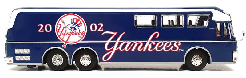 Fleer 1/64 Scale 01231 - Motorcoach New York Yankees MLB 2002 - Blue/White