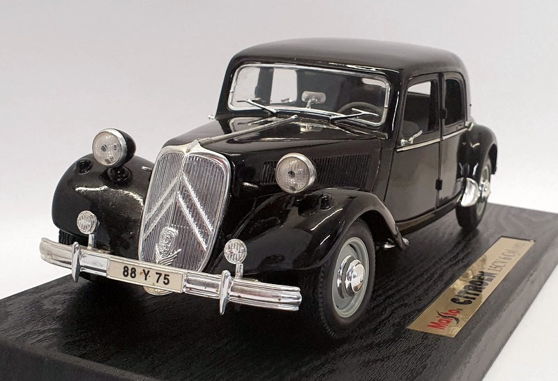 Maisto 1/18 Scale Model Car 31821 - 1952 Citroen 15CV 6 Cyl - Black