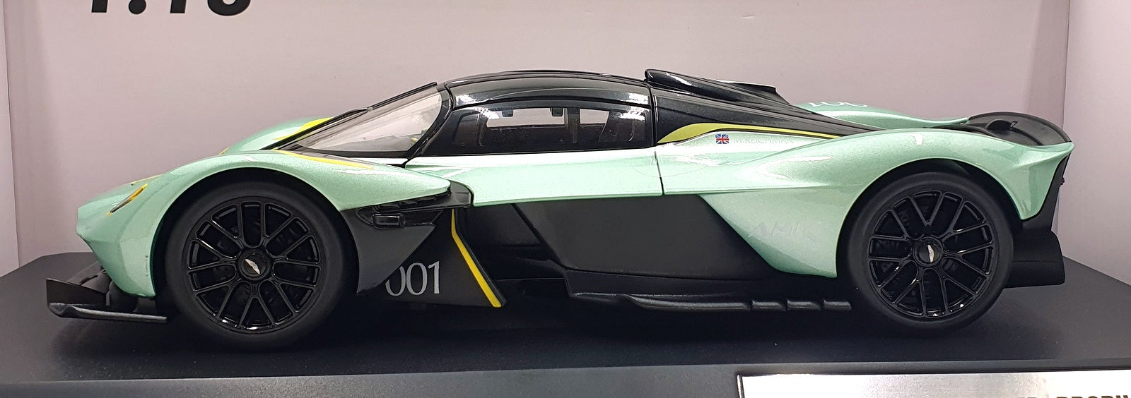 CMJ 1/18 Scale Diecast DC118AMVKSG - Aston Martin Valkyrie - Appletree Green
