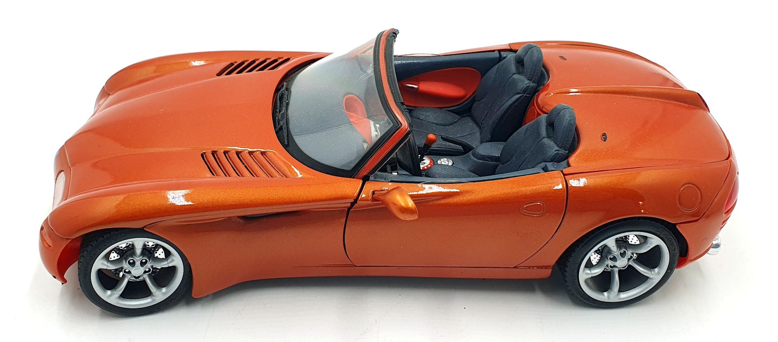 Maisto 1/18 Scale Diecast 31851 - Dodge Concept Vehicle - Orange