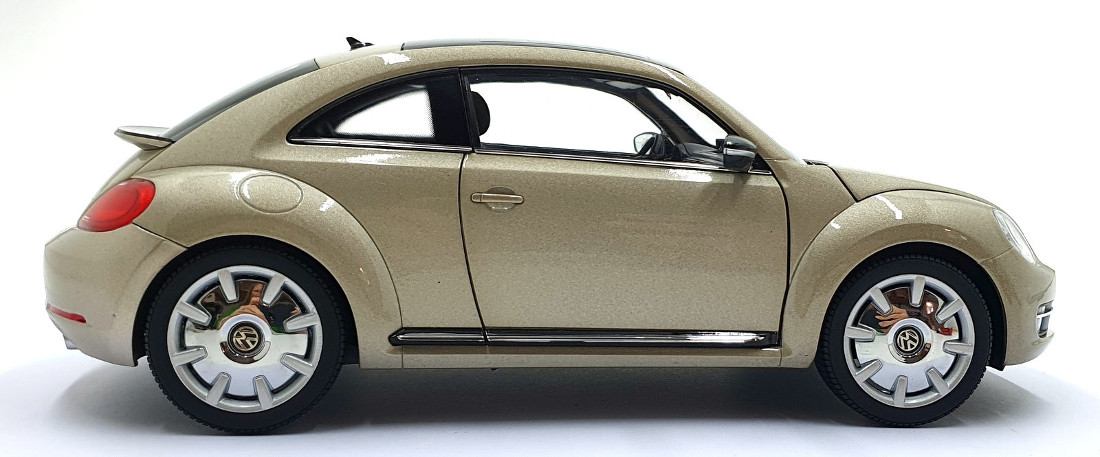 Kyosho 1/18 Scale Diecast 08811MS - Volkswagen The Beetle Coupe Moon Rock Silver