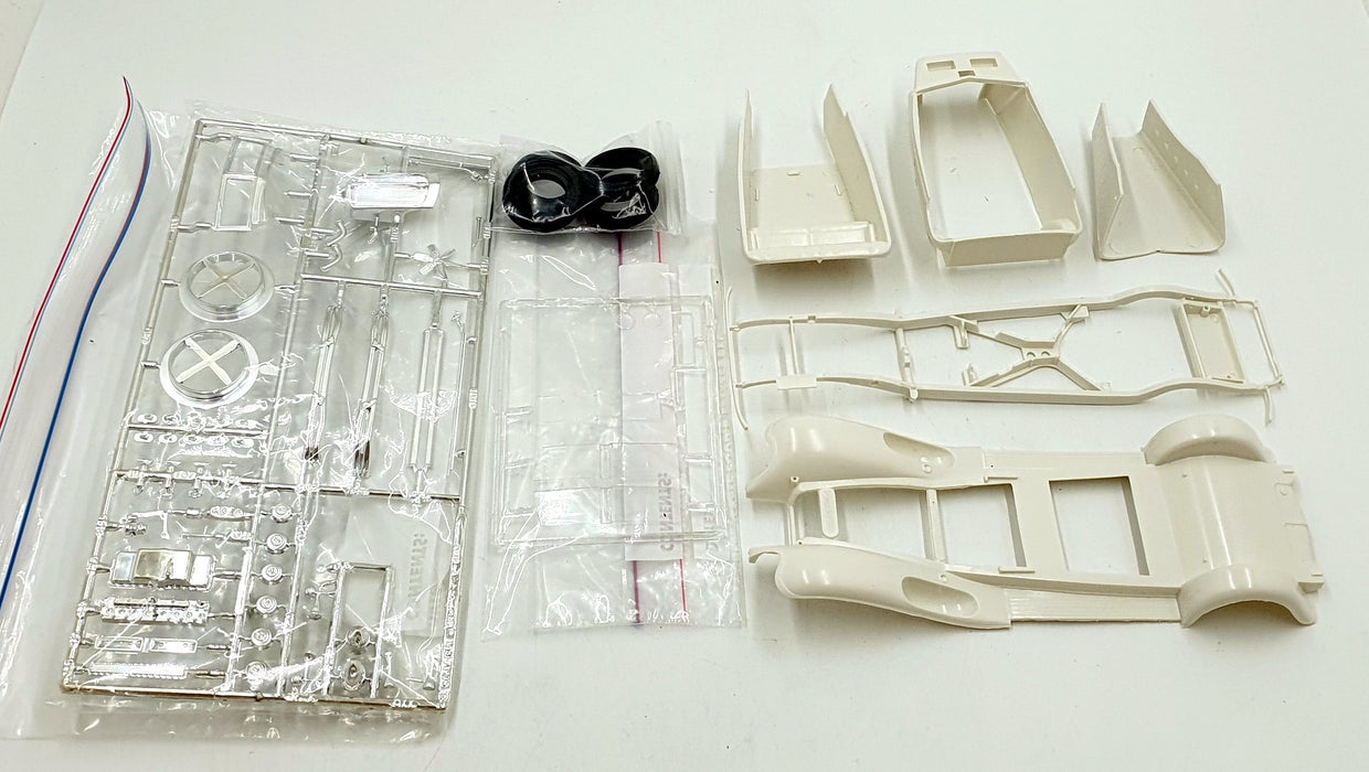 Airfix 1/25 Scale Unbuilt Kit 08440-8 - 1932 Chrysler Imperial
