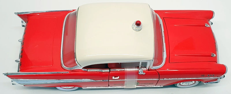 Road Legends 1/18 Scale 92106 - 1957 Chevrolet Bel Air Feuer Chef Chef De Feu