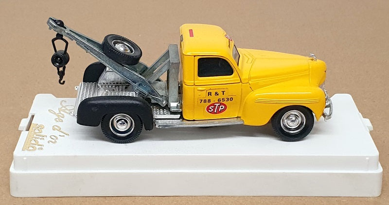 Solido 1/43 Scale 4424 - Dodge Depanneuse Wrecker Truck (STP) Yellow