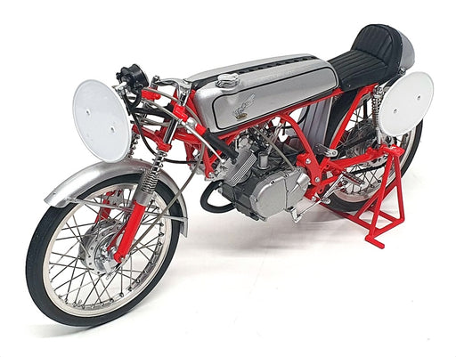 Ebbro 1/10 Scale 10003 - 1962 Honda CR110 Cub Racing Motorbike - Red