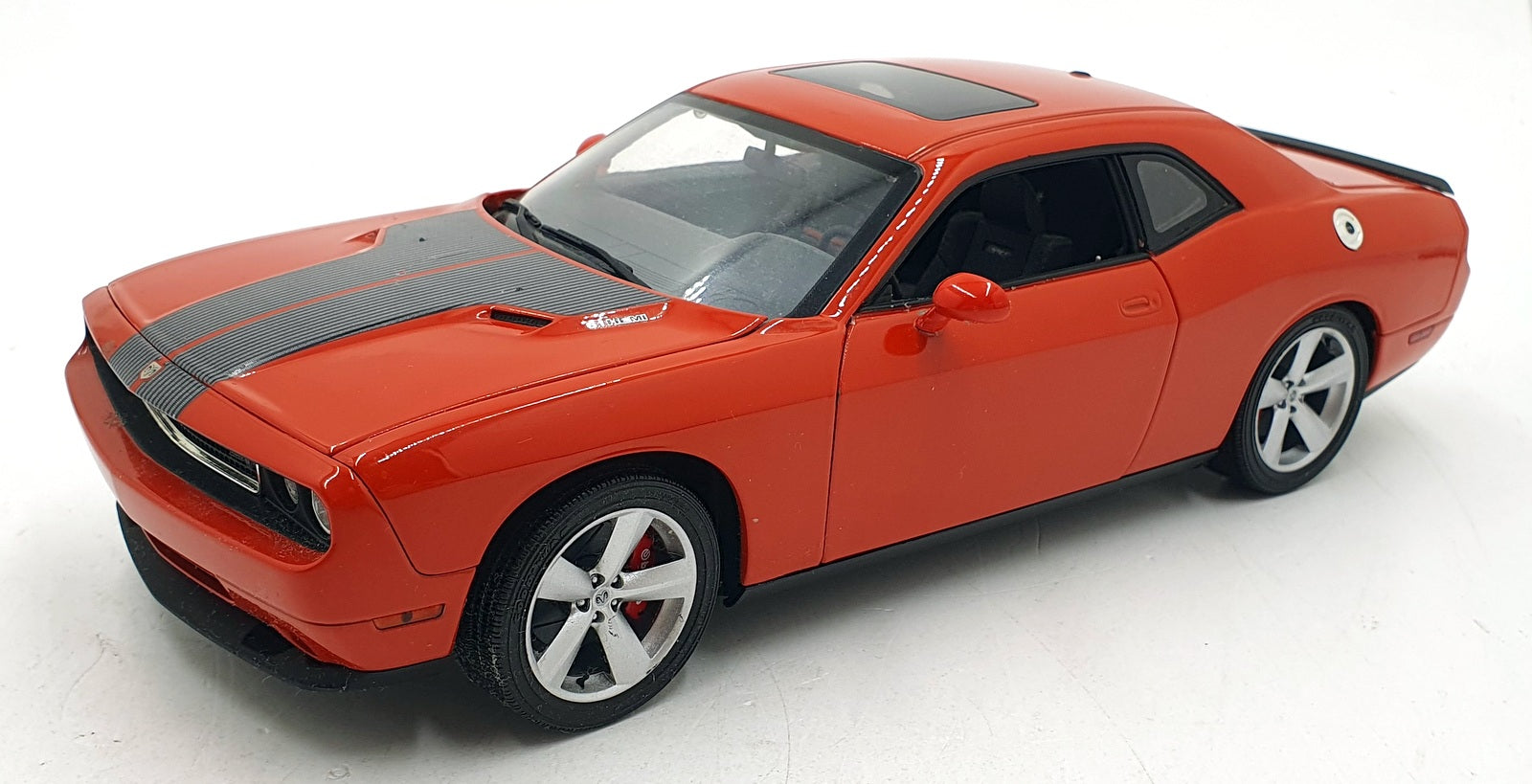 Highway 61 1/18 Scale Diecast 50718 - 2008 Dodge Challenger SRT 8 - Red