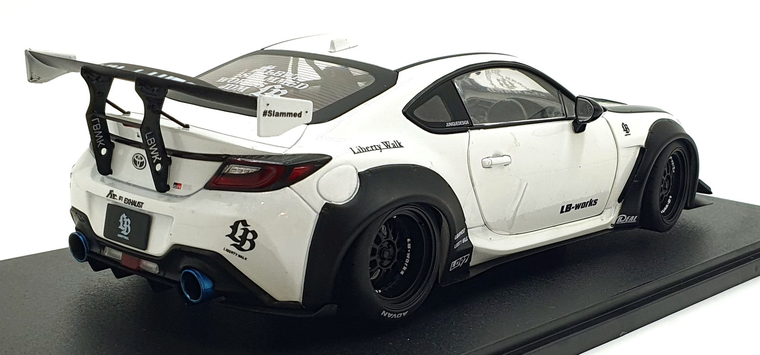 Solido 1/18 Scale Diecast S1813602 - 2024 Toyota GR86 w/LBW Kit - Pearl White