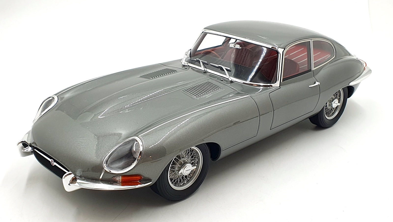 GT Spirit 1/12 Scale Resin GT089 - Jaguar E-Type Coupe - Met Silver