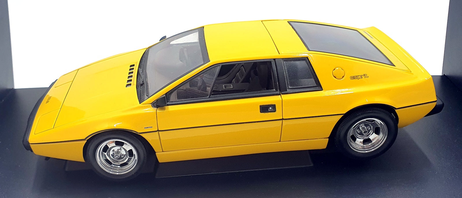 Autoart 1/18 Scale Diecast 75301 - Lotus Esprit Type 79 - Yellow