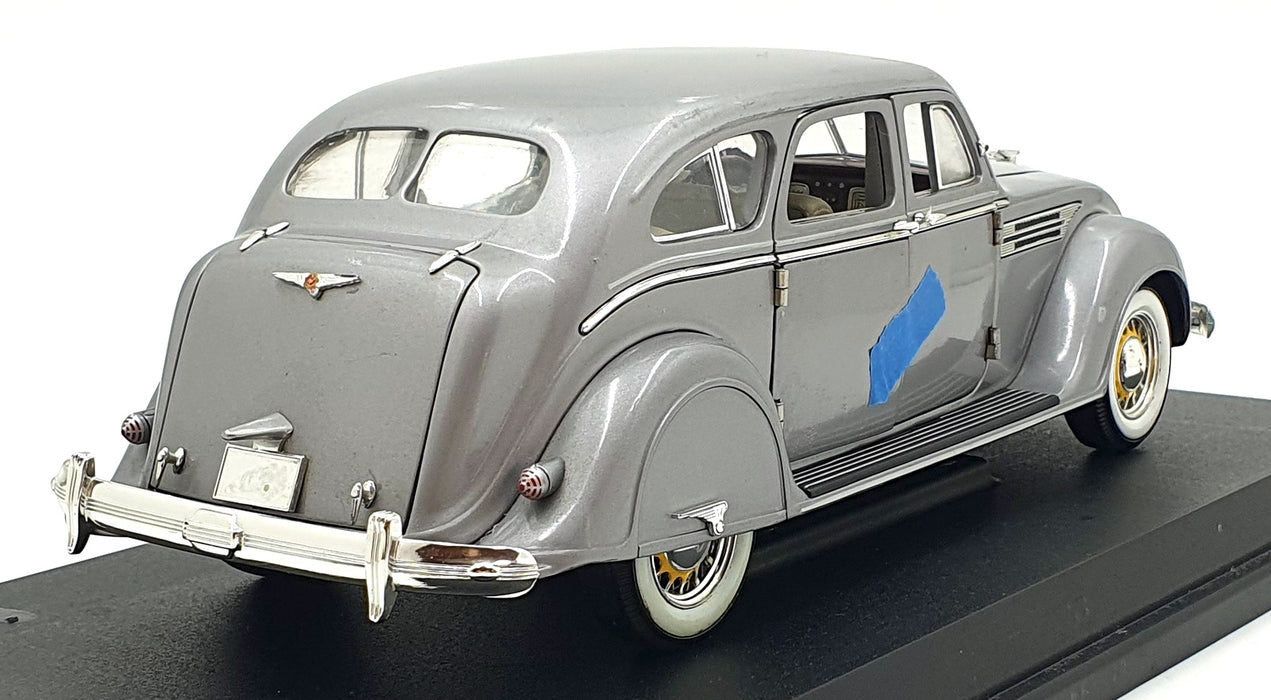 Signature Models 1/18 Scale 18133 - 1936 Chrysler Airflow - Silver