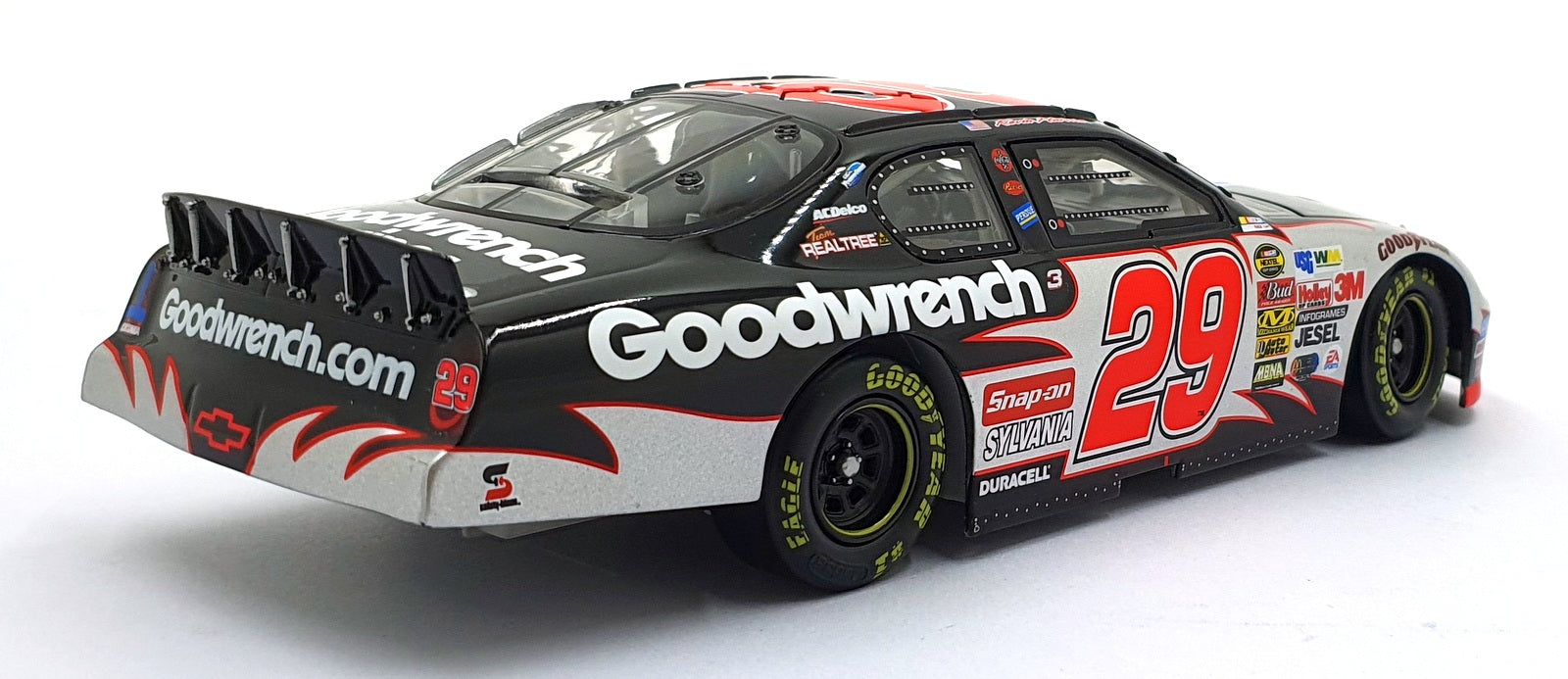 Action 1/24 Scale Diecast 105744 - 2004 Chevrolet Monte Carlo #29 NASCAR Harvick