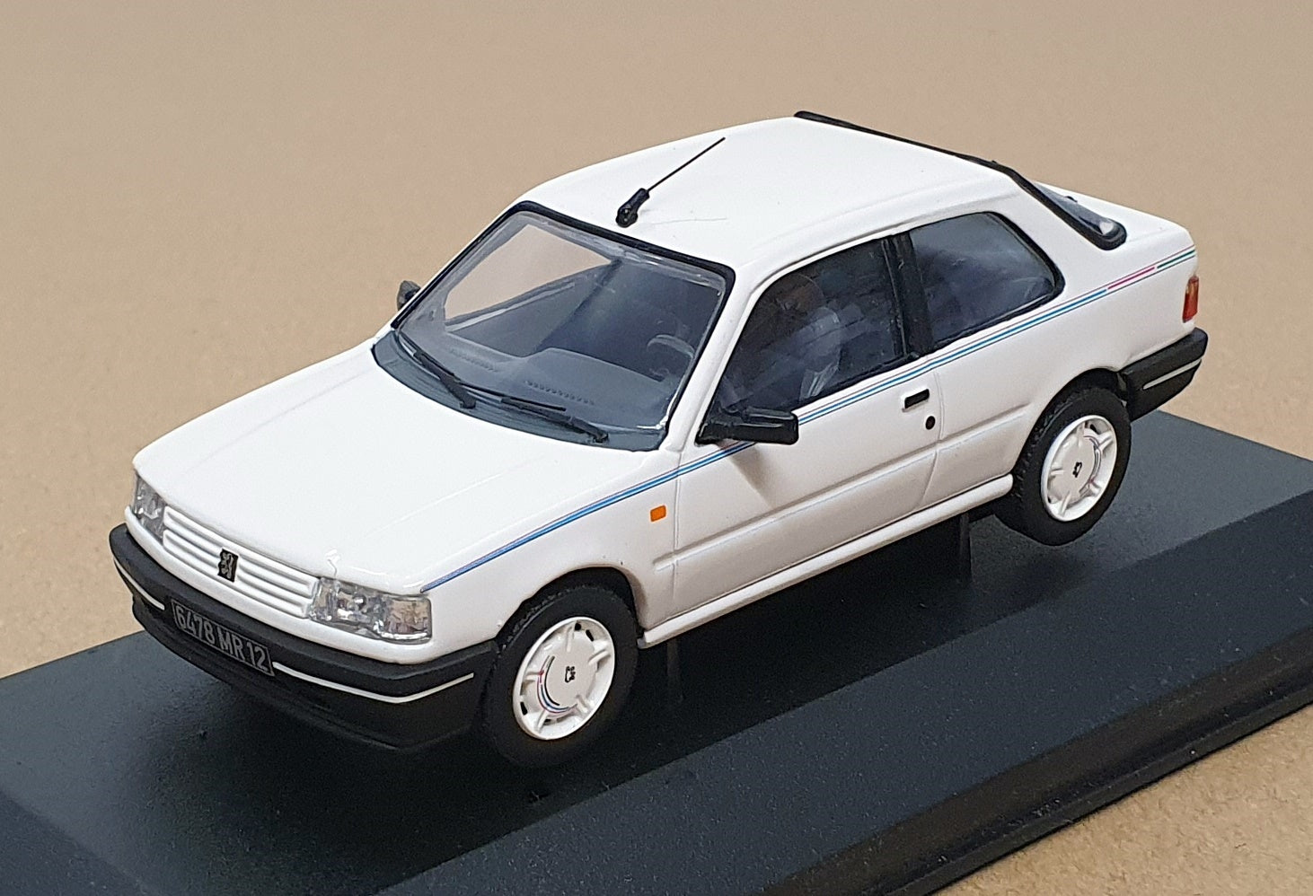 Vanguards 1/43 Scale VA11607B - Peugeot 309 Chorus - Alpine Blanche