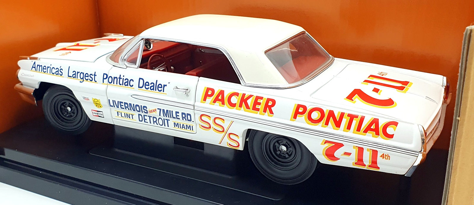Ertl 1/18 Scale Diecast 29263P - 1962 Catalina Packer Pontiac - White