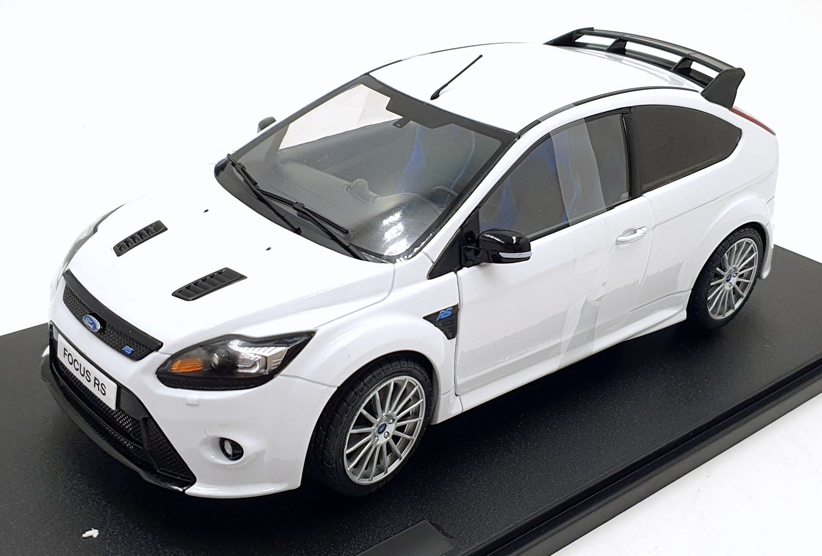 Solido 1/18 Scale Diecast S1813102 - Ford Focus RS Mk2 - Frozen White