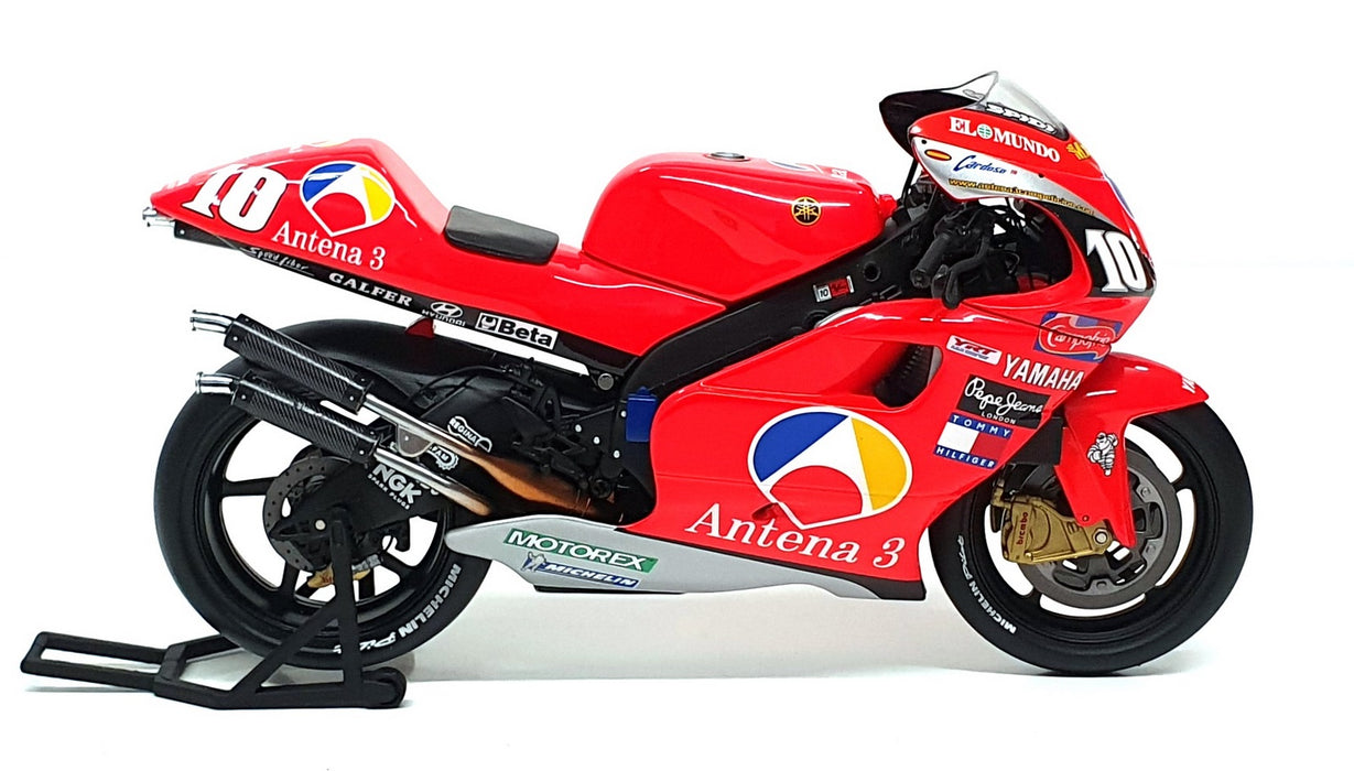 Minichamps 1/12 Scale 122 016310 - Yamaha YZR 500 #10 500cc GP 2001 Cardoso