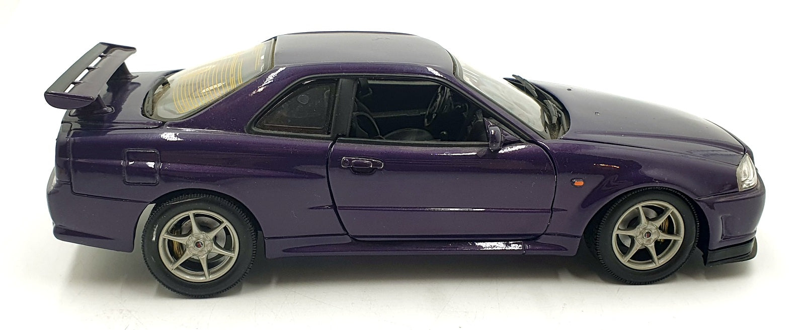 Motor Max 1/18 Scale Diecast 22426R - Nissan Skyline GT-R34 - Purple