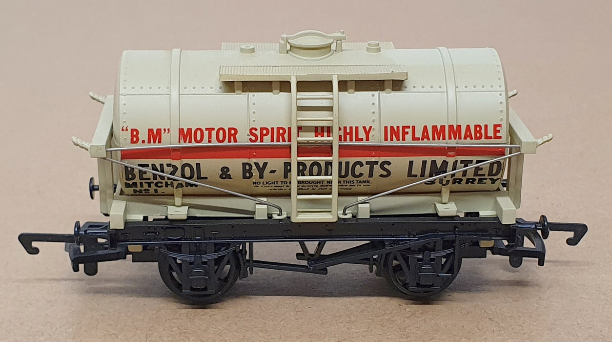 Dapol OO Gauge (1/76) B136 - 12 Ton Tank Wagon Benzole By Products