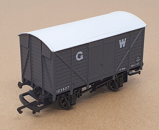 Dapol OO Gauge (1/76) B144 - 12T Vent Van GWR 123507 - Grey