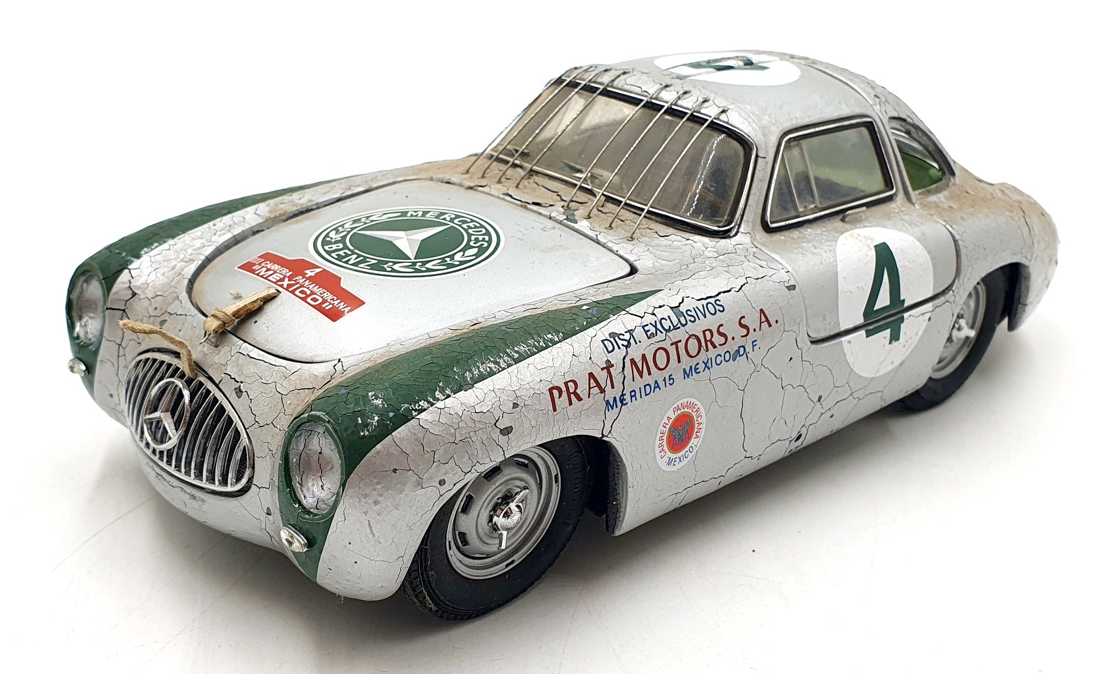 CMC 1/18 Scale Diecast 23426J - Mercedes-Benz 300SL Carrera Panamericana #4