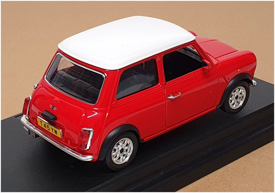 Burago 1/24 Scale Diecast 00500 - 1960 Mini Cooper - Red/White