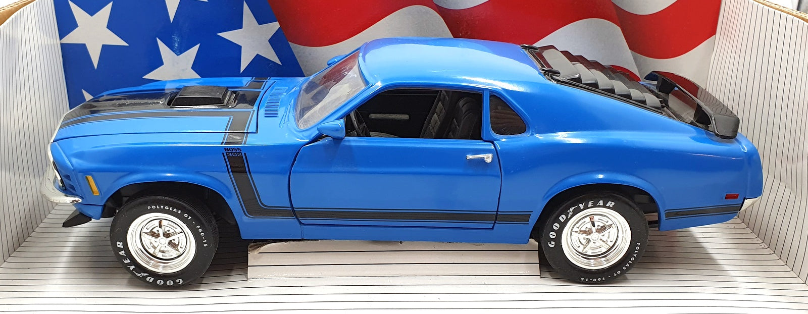 Ertl American Muscle 1/18 Scale 7325 - 1970 Boss Mustang with Shaker Hood