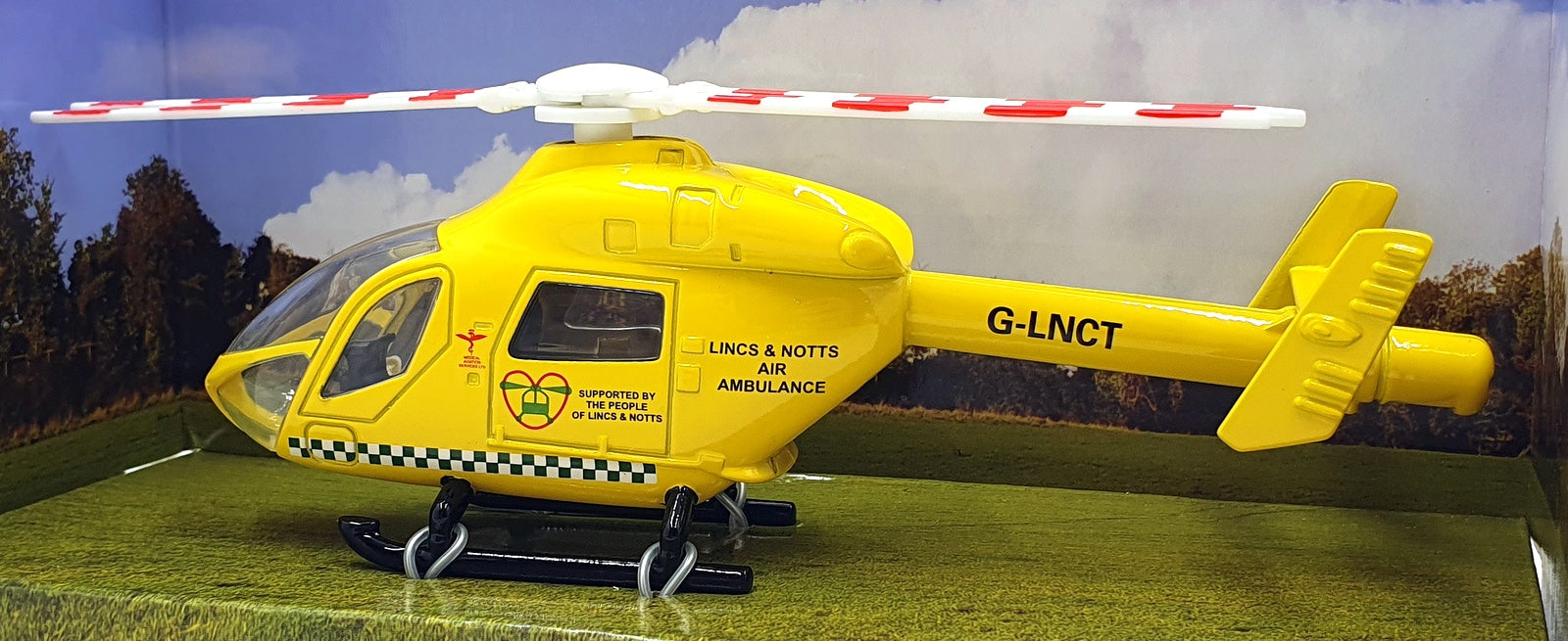 Richmond Toys Appx 15cm Long 323111 - Lincolnshire & Nottingham Air Ambulance