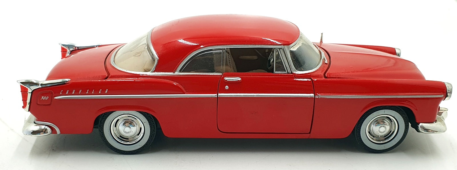 Motor Max 1/24 Scale Diecast 18925A - Chrysler C300 - Red