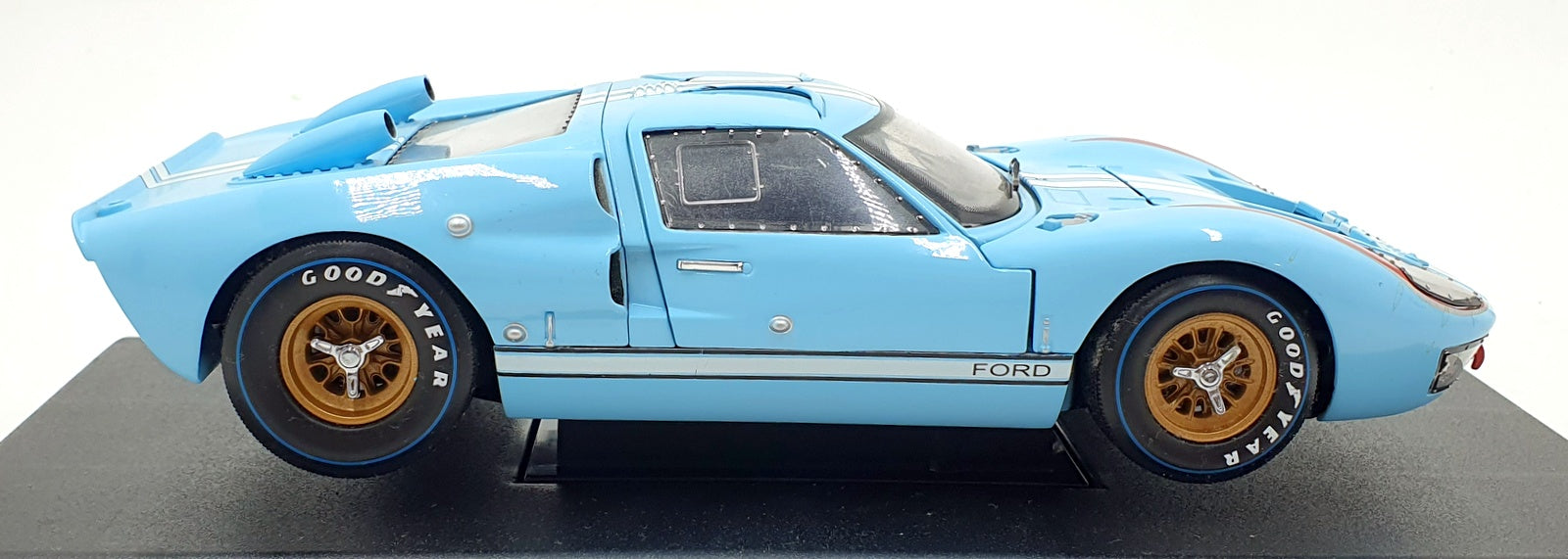 Shelby Collectibles 1/18 Scale Diecast 01409 - 1966 Ford GT-40 MkII - Blue