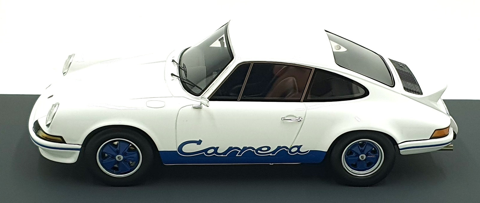 Schuco 1/18 Scale Diecast 18U00062 - Porsche 911 2.7 RS Presentation 1972