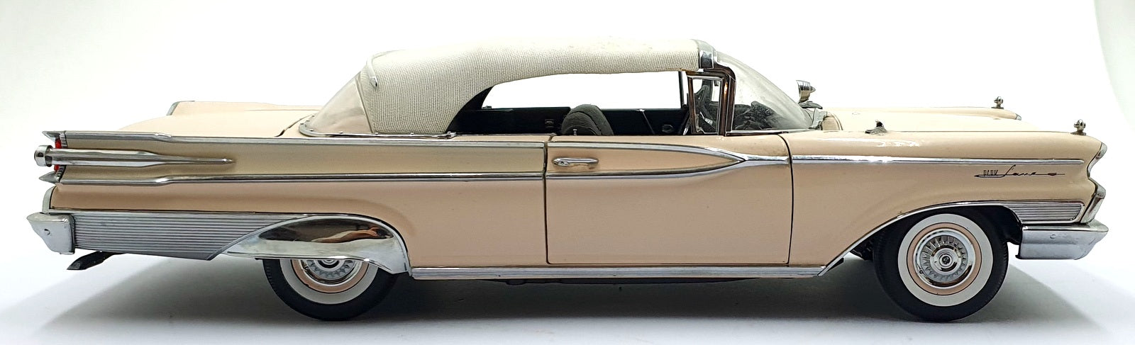 Sun Star 1/18 Scale Diecast 5165 1959 Mercury Park Lane Closed Convertible Pink