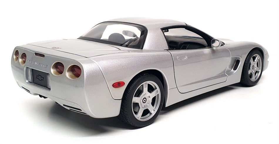 UT Models 1/18 Scale Diecast 2823K - Chevrolet Corvette - Silver