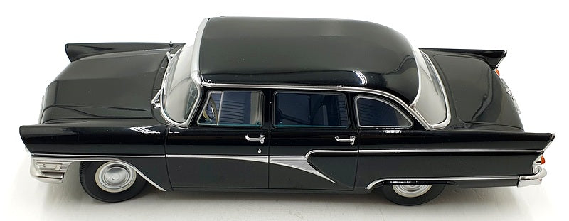 Triple 9 1/18 Scale Diecast T9-1800250 - GAZ 13 - Seagull Black