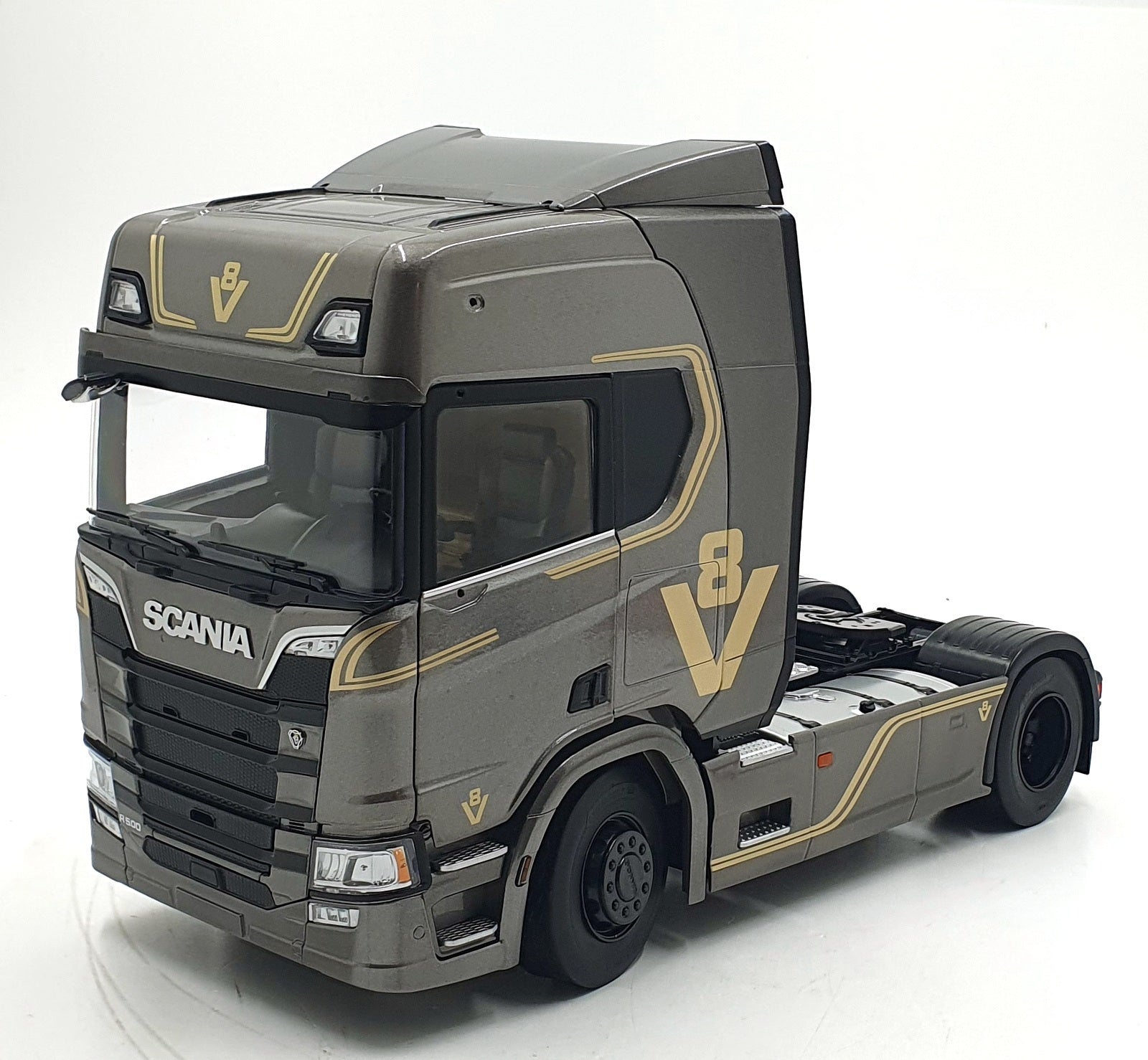 Ixo 1/18 Scale PCL30223 - Scania R500 Truck - Met. Grey