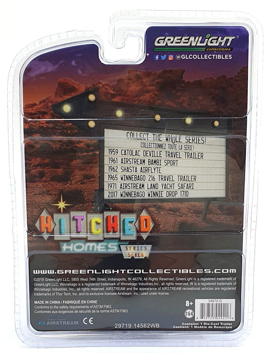 Greenlight 1/64 Scale 34070-D - 2017 Winnebago Wnnie Drop 1710 - White