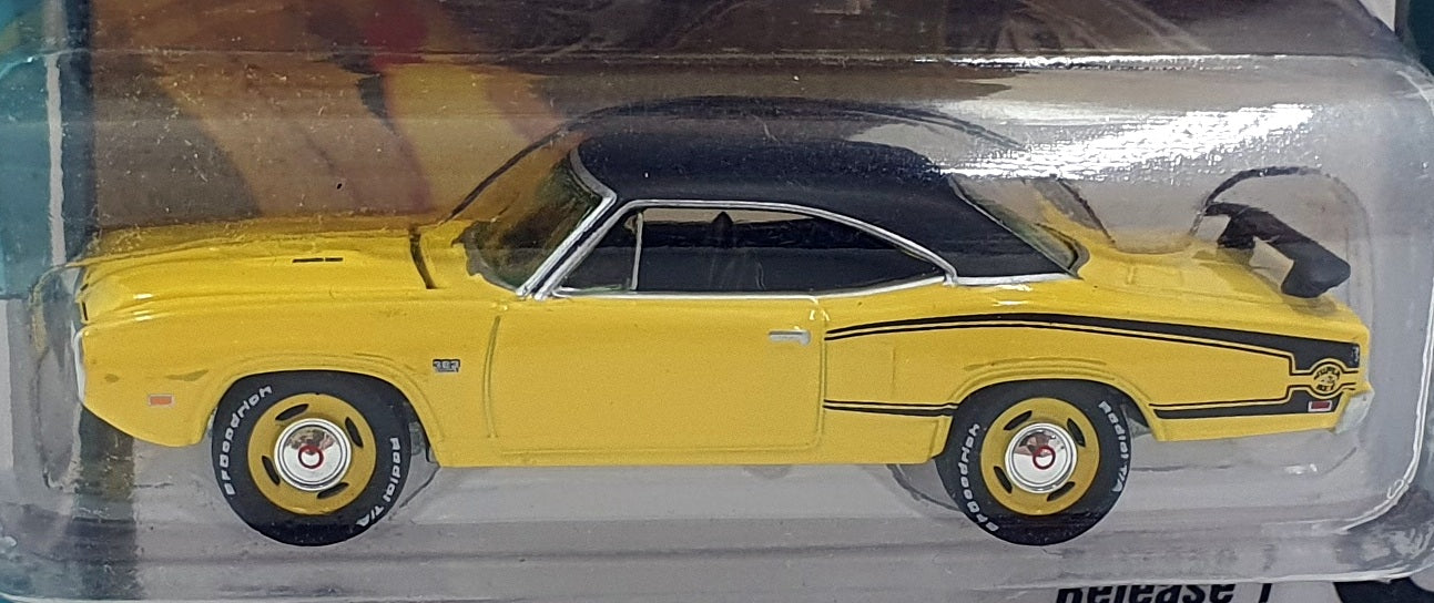 Johnny Lightning 1/64 Scale JLCG019 Classic Gold - 1970 Dodge Coronet Super Bee 