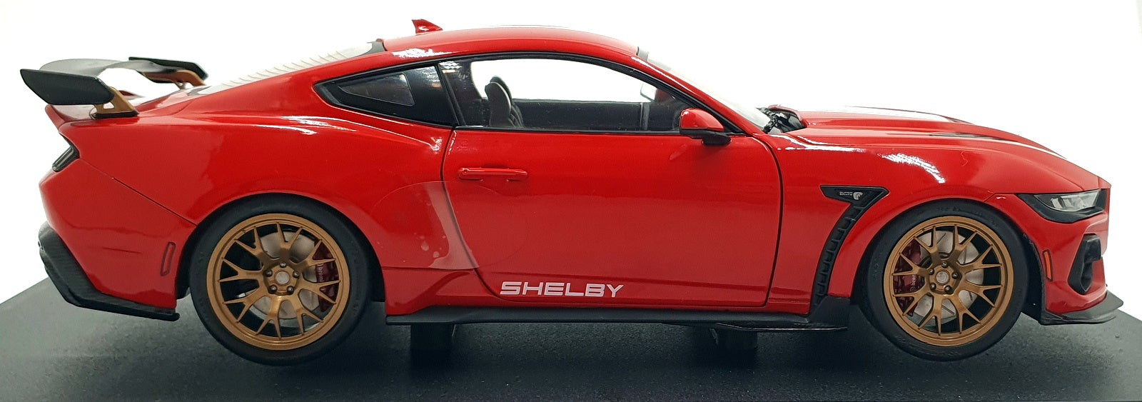 Solido 1/18 Scale Diecast S1813801 - Ford Shelby Mustang Super Snake - Red