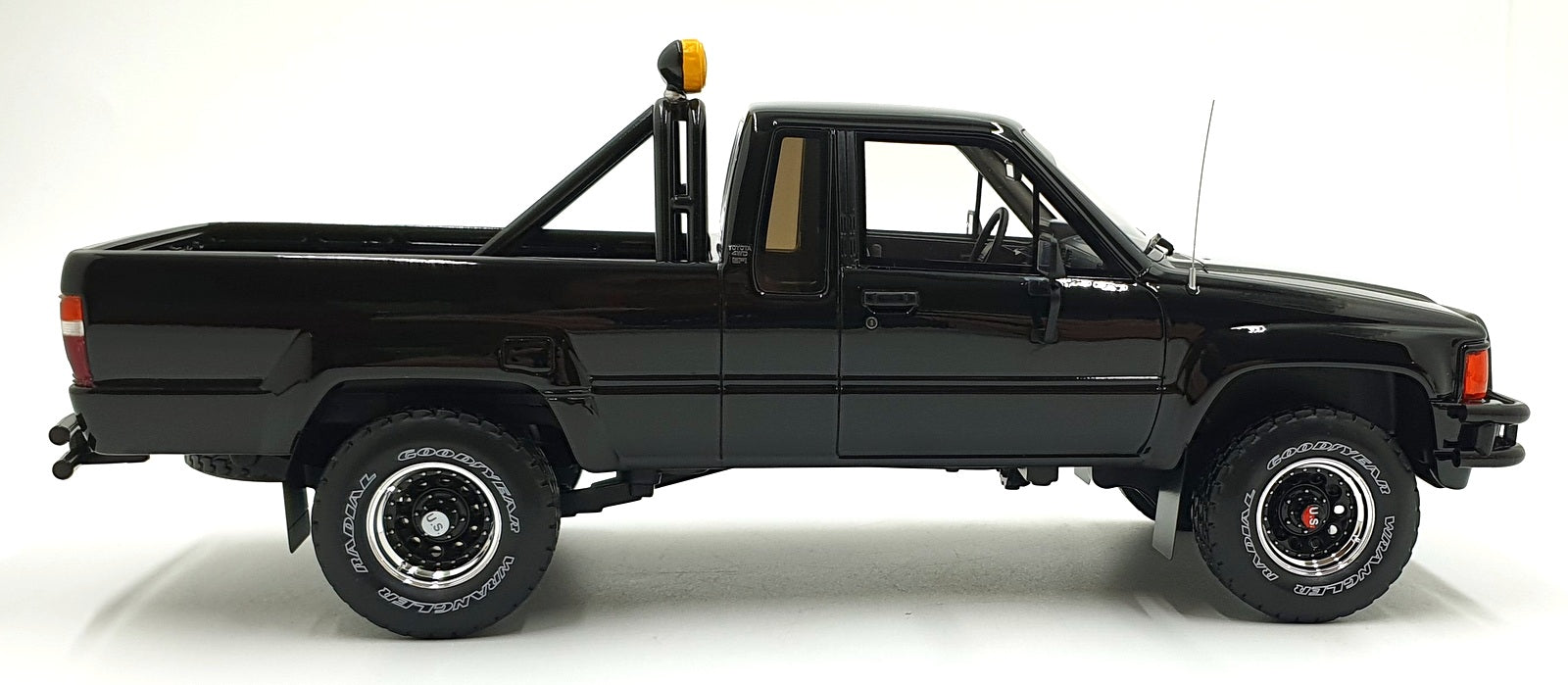 Otto Models 1/18 Scale Resin OT481 - Toyota SR5 Hilux - Black