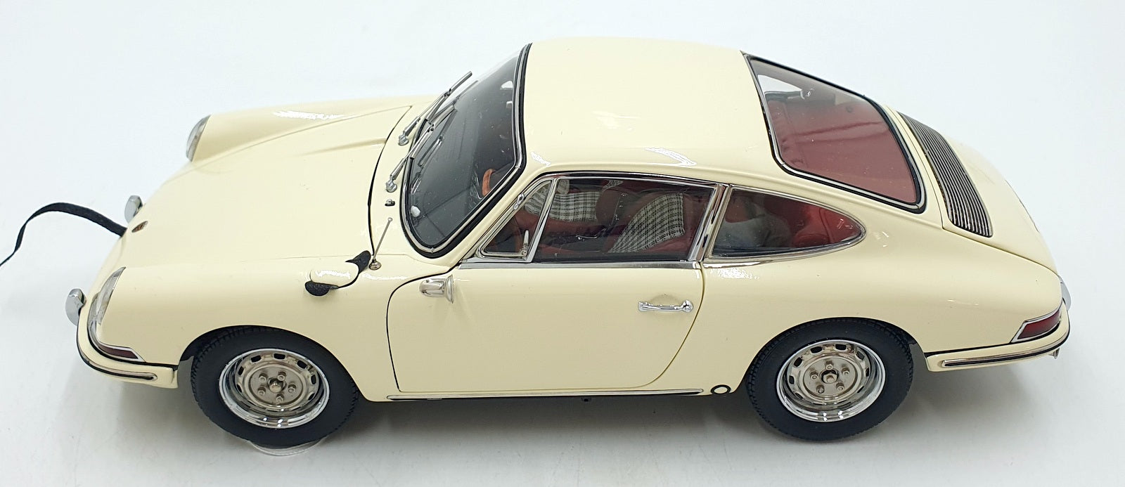 CMC 1/18 Scale Diecast M-067C - Porsche 901 1964 Sportcoupe - White