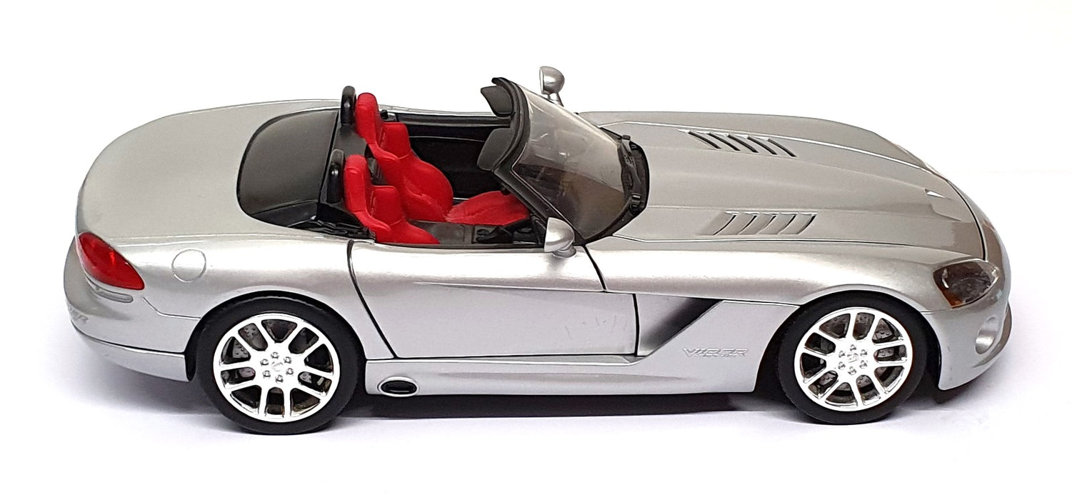 Hot Wheels 1/18 Scale Diecast 26725R - Dodge Viper Roadster - Silver