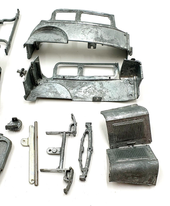 Gabriel 1/20 Scale Unbuilt Metal Kit 4866 - Ford Model A Victoria