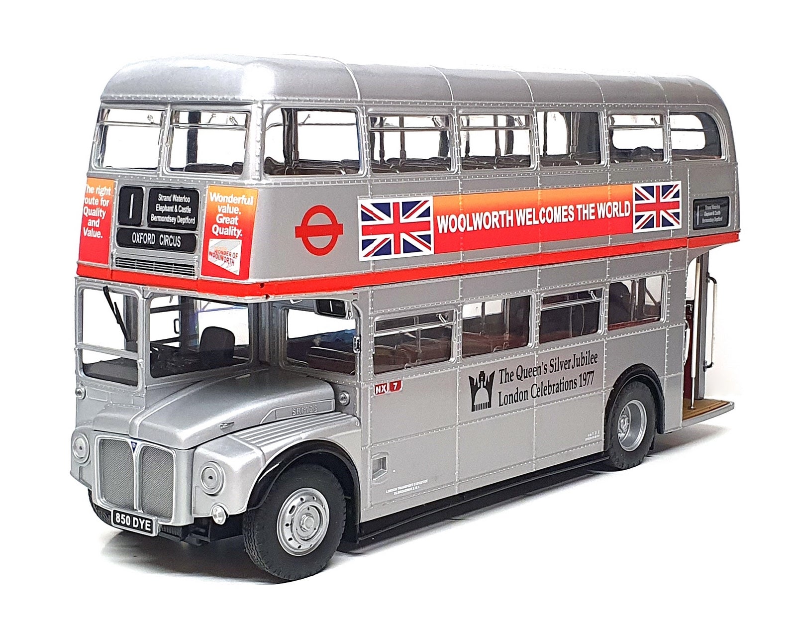 Sun Star 1/24 Scale 2906 SRM 25-850 DYE Queen's Silver Jubilee-Woolworth RM Bus